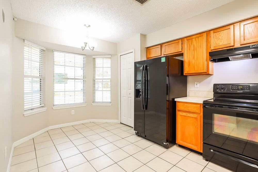 2643 Pinewood Blvd E - Photo 7 of 16