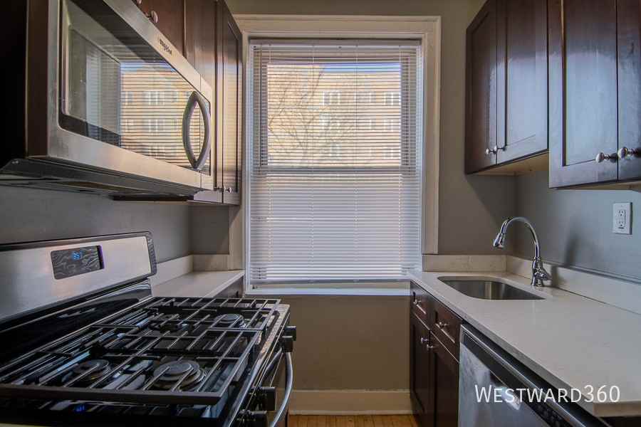 1626 W Sherwin Ave #2S - Photo 5 of 28