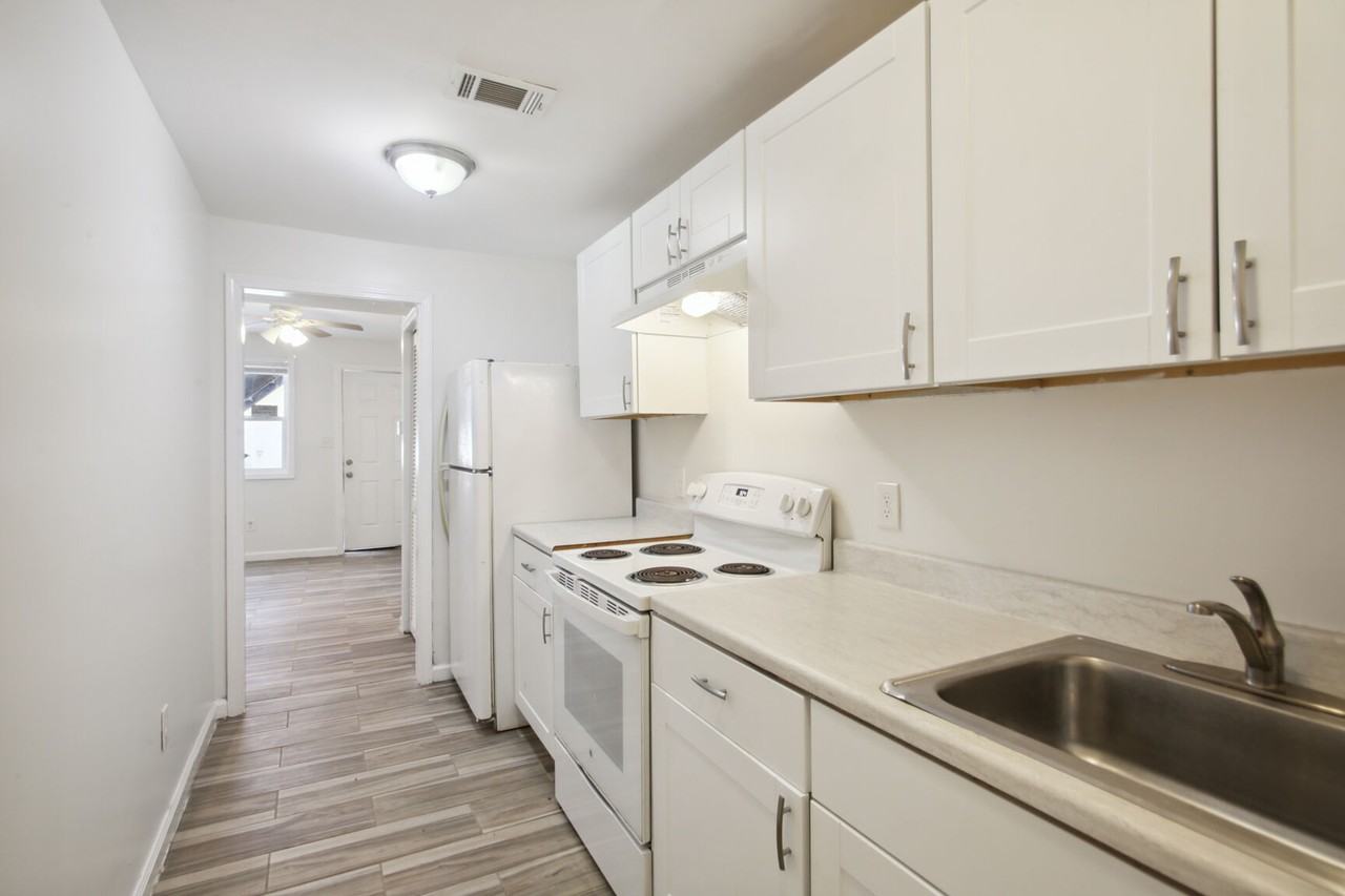 615 Oliver St Nw #01 - Photo 7 of 11