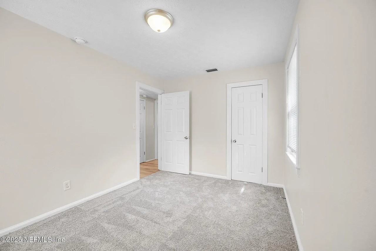 1307 Hamilton St - Photo 4 of 24