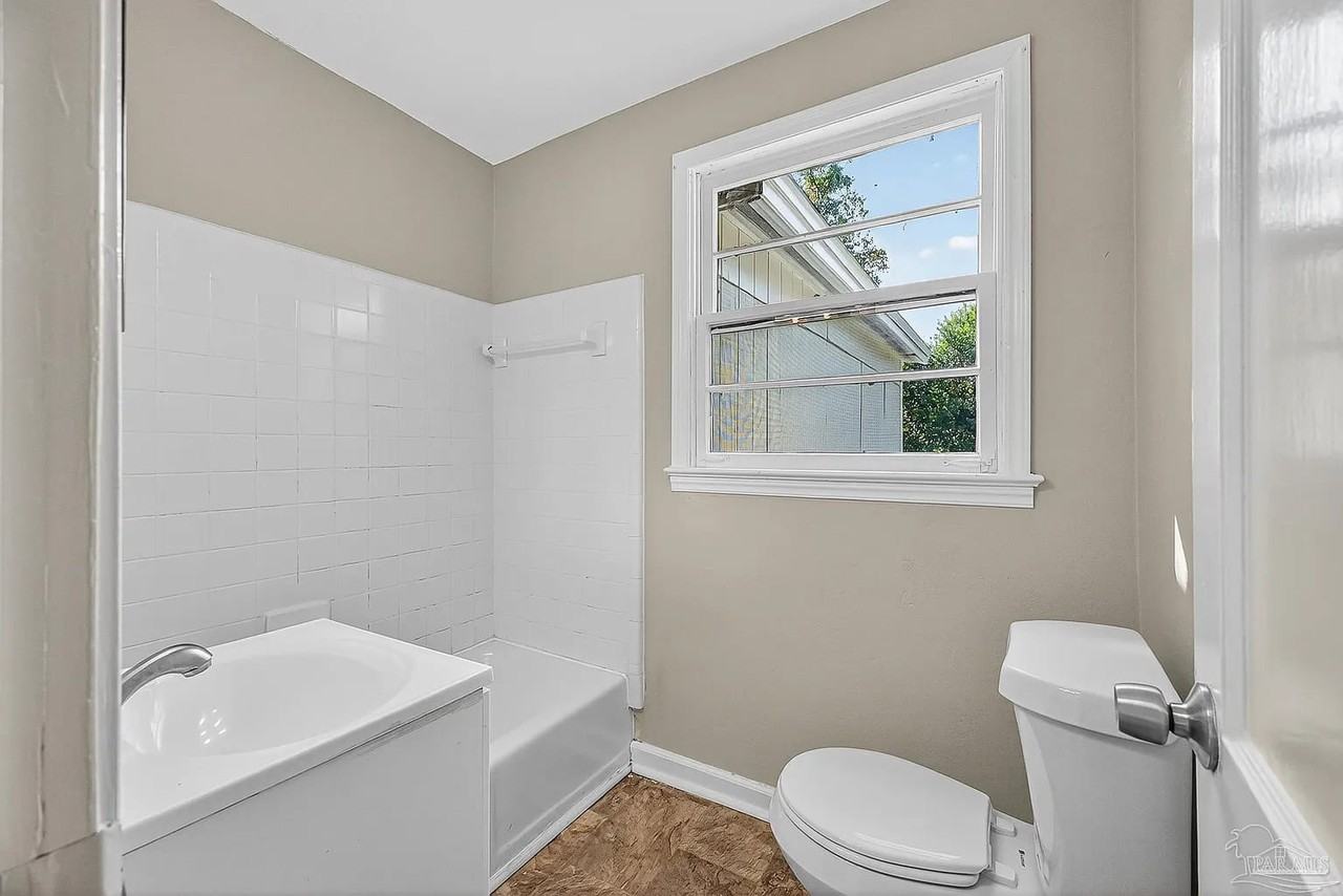 320 Chaseville St - Photo 4 of 24