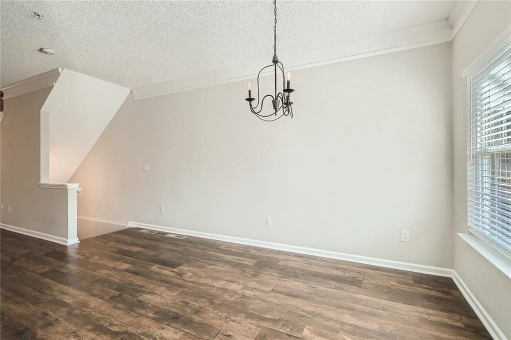 707 Breeze Ln - Photo 6 of 29