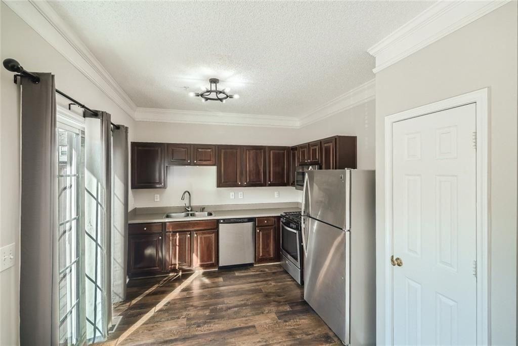 707 Breeze Ln - Photo 7 of 29