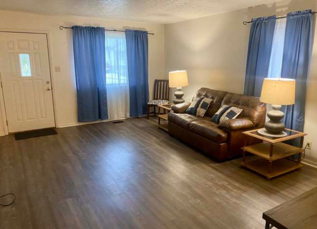 1038 S Worth Ave - Photo 6 of 13