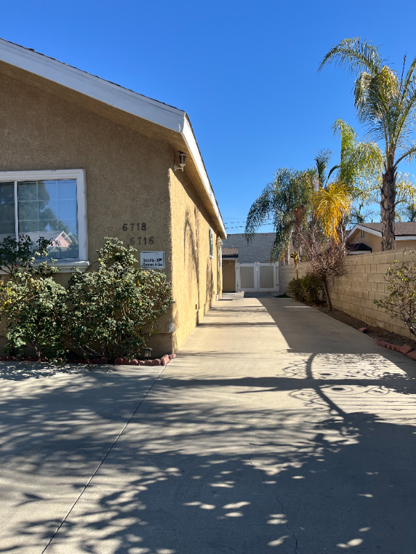 6718 Simpson Ave - Photo 3 of 19