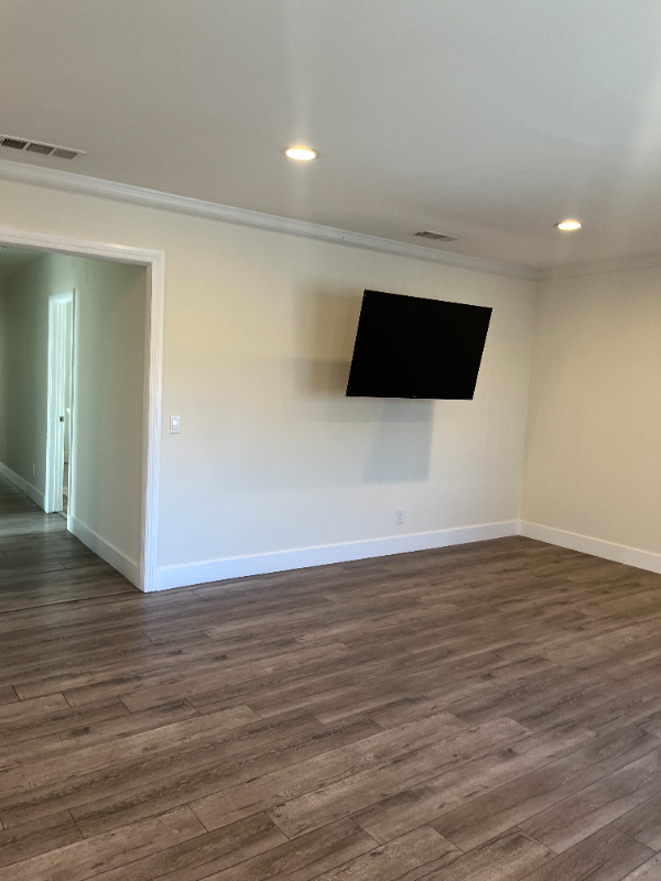 6718 Simpson Ave - Photo 5 of 19