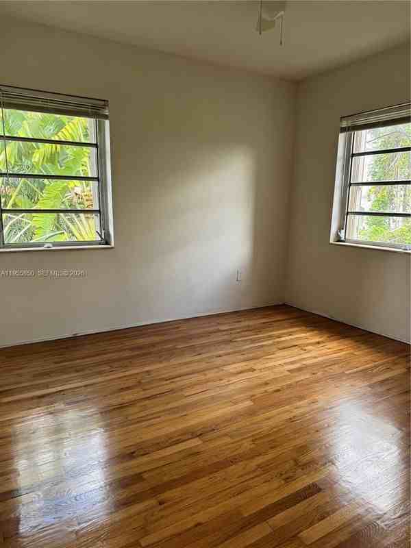 1431 Sw 37th Ave ##4 - Photo 3 of 3