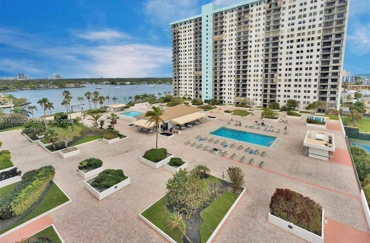 1201 S Ocean Dr - Photo 2 of 3