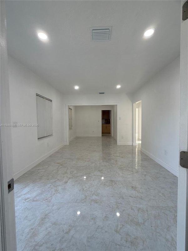 3300 Sw 28th St - Photo 3 of 3