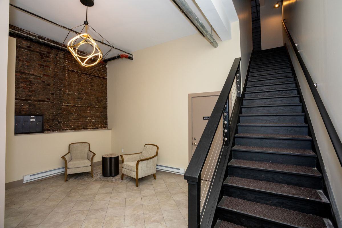 413 S Warren St - Photo 2 of 8