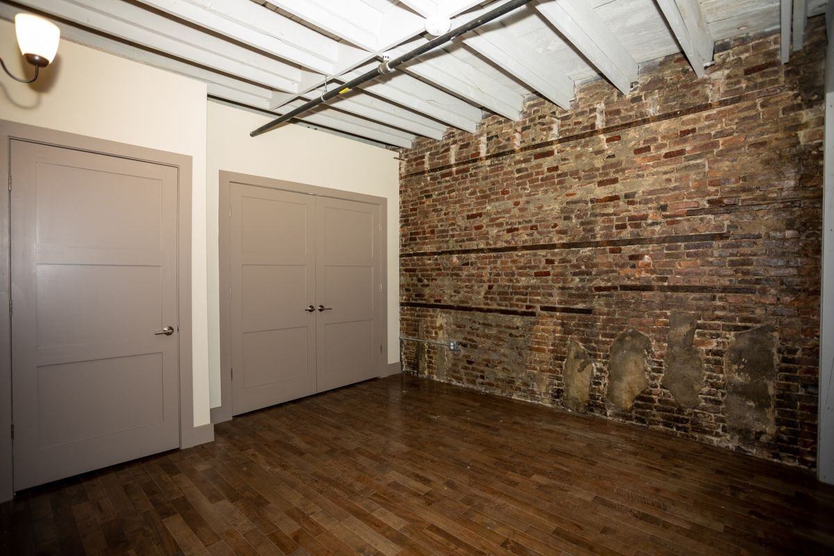 413 S Warren St - Photo 3 of 8