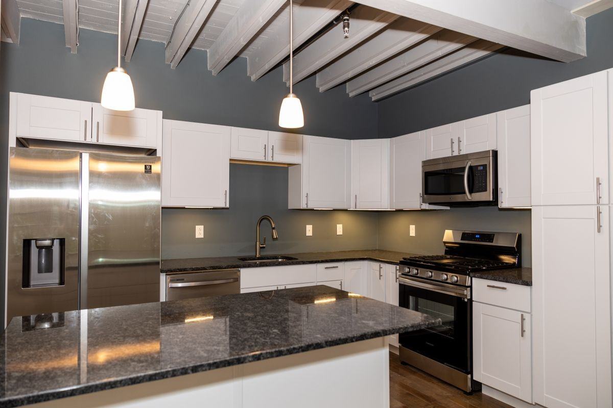 413 S Warren St - Photo 4 of 8