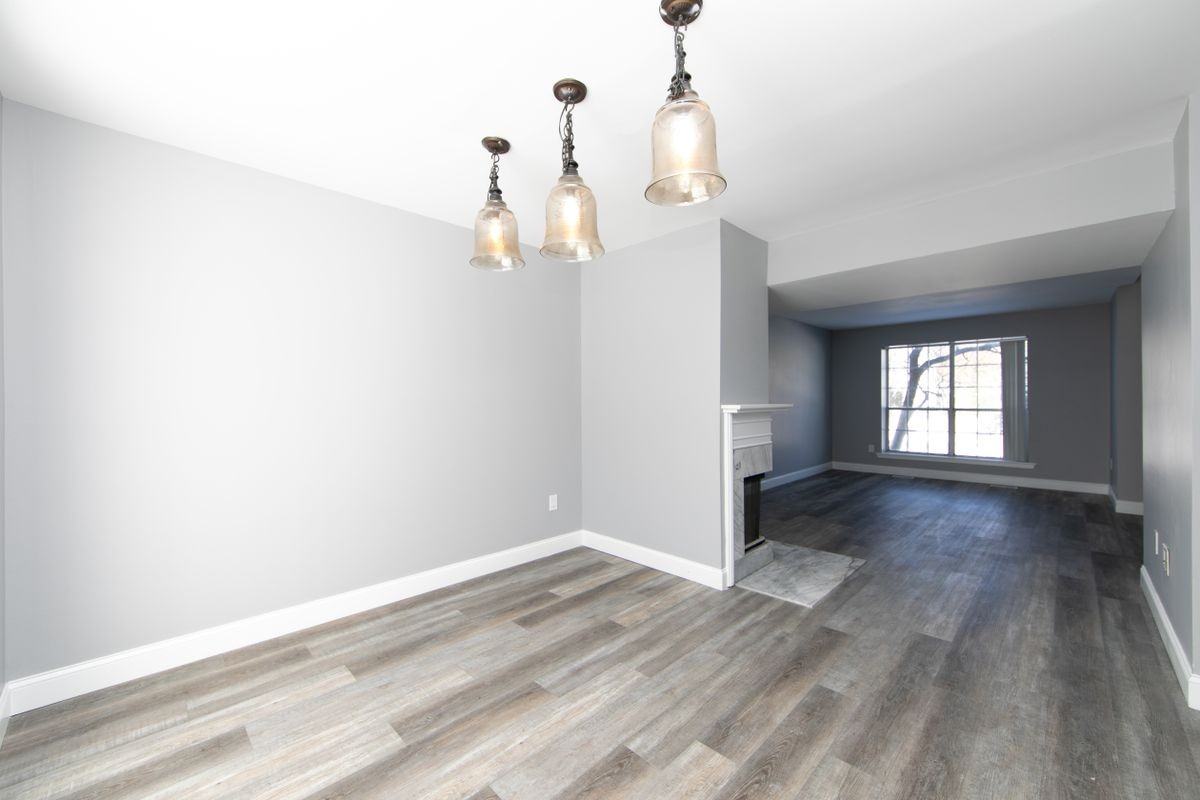 131 Crossing Way - Photo 2 of 48