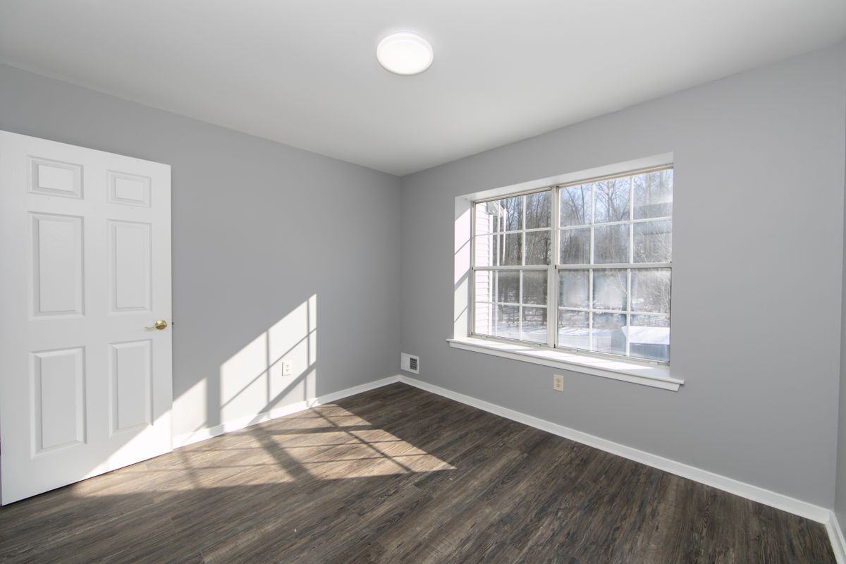 131 Crossing Way - Photo 3 of 48
