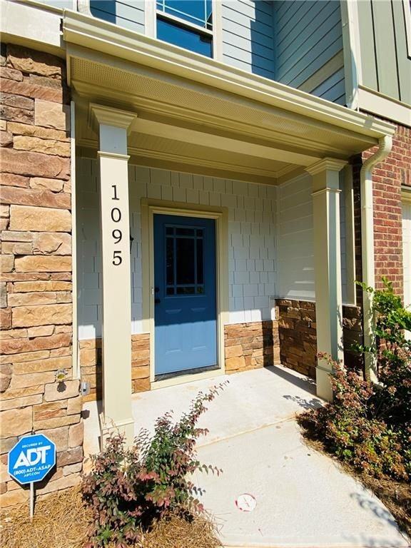 1095 N Village Dr - Photo 3 of 19