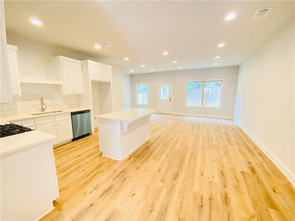 1095 N Village Dr - Photo 5 of 19