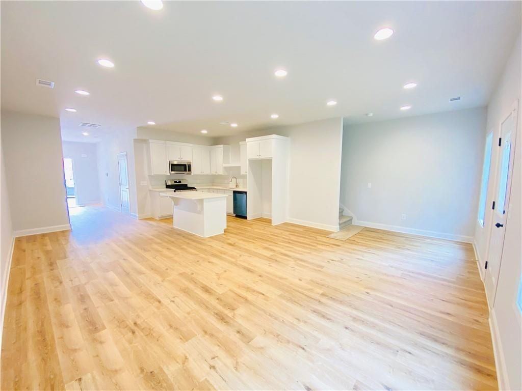 1095 N Village Dr - Photo 7 of 19