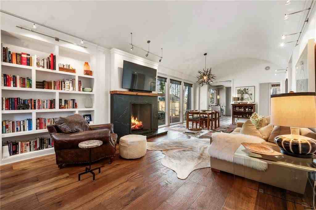 212 Geneva St - Photo 3 of 35