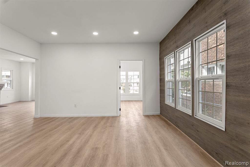 7432 Churchill St - Photo 2 of 17