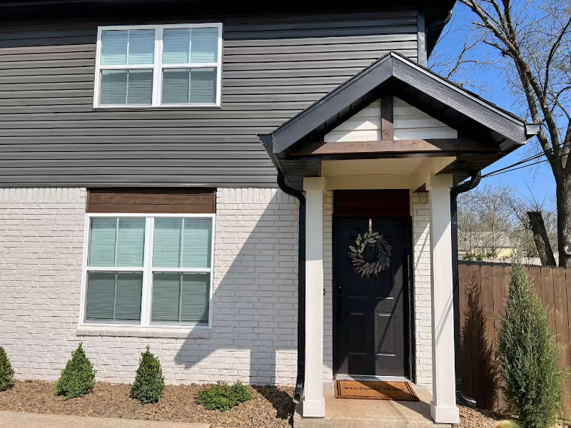 406 Nw D St #A - Photo 2 of 18