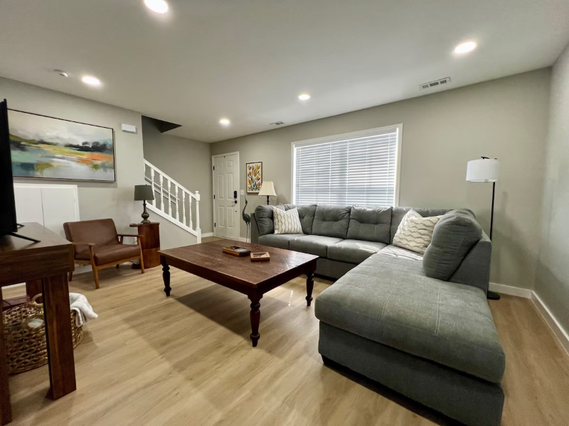 406 Nw D St #A - Photo 3 of 18