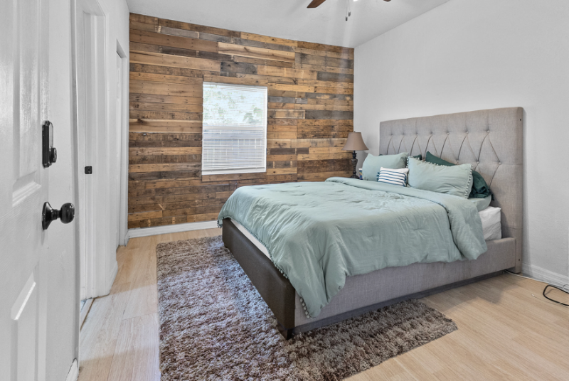 3421 Pinewood Ave - Photo 7 of 48