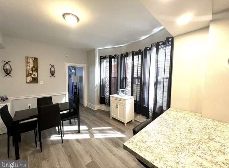 2150 Green St - Photo 4 of 13