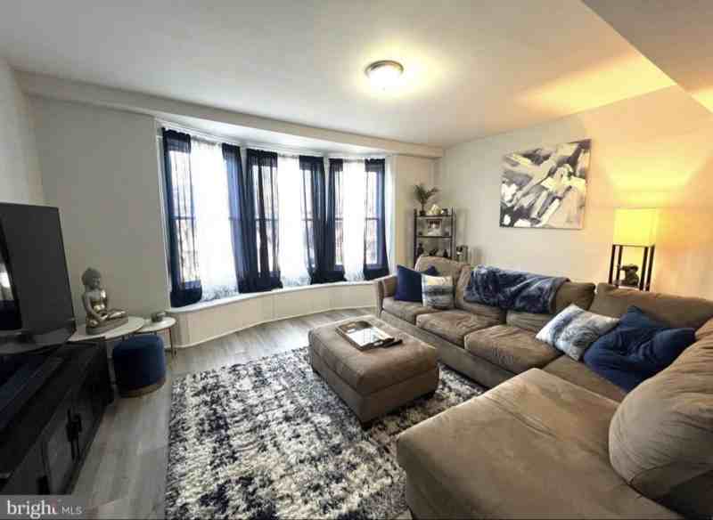 2150 Green St - Photo 5 of 13