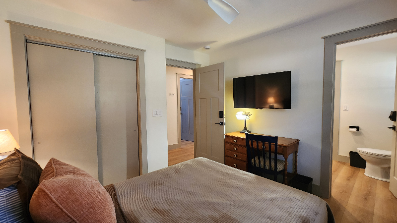 1704 S Forest Dr - Photo 4 of 37