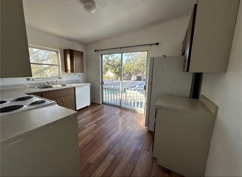 704 38th St W #A - Photo 5 of 10