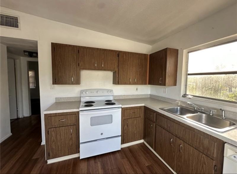 704 38th St W #A - Photo 7 of 10