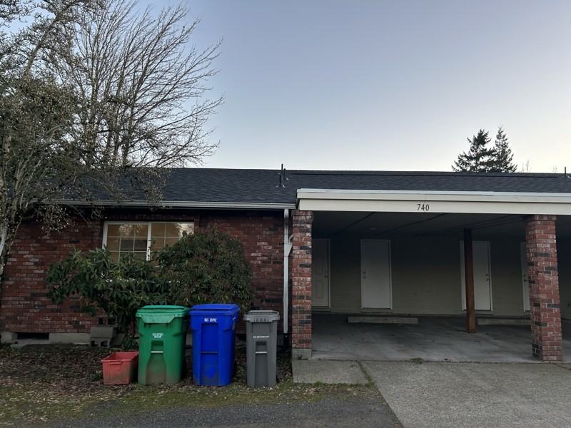 740 W Powell Blvd - Photo 2 of 20