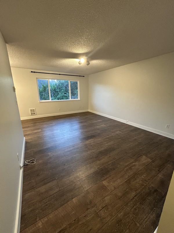 740 W Powell Blvd - Photo 4 of 20