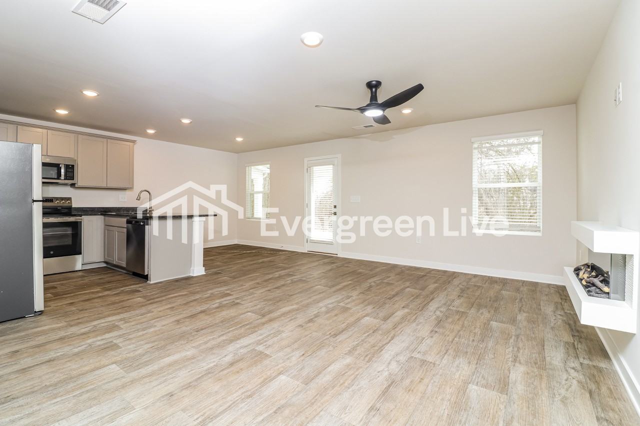 4814 Station Ln - Photo 3 of 10