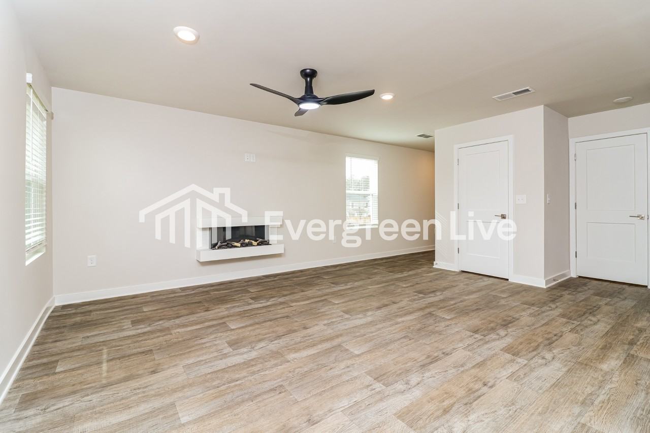 4814 Station Ln - Photo 4 of 10