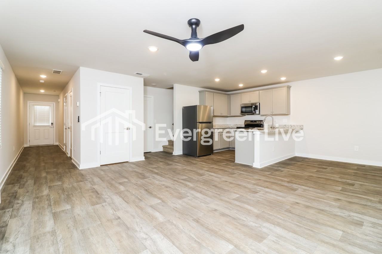 4830 Station Ln - Photo 4 of 10