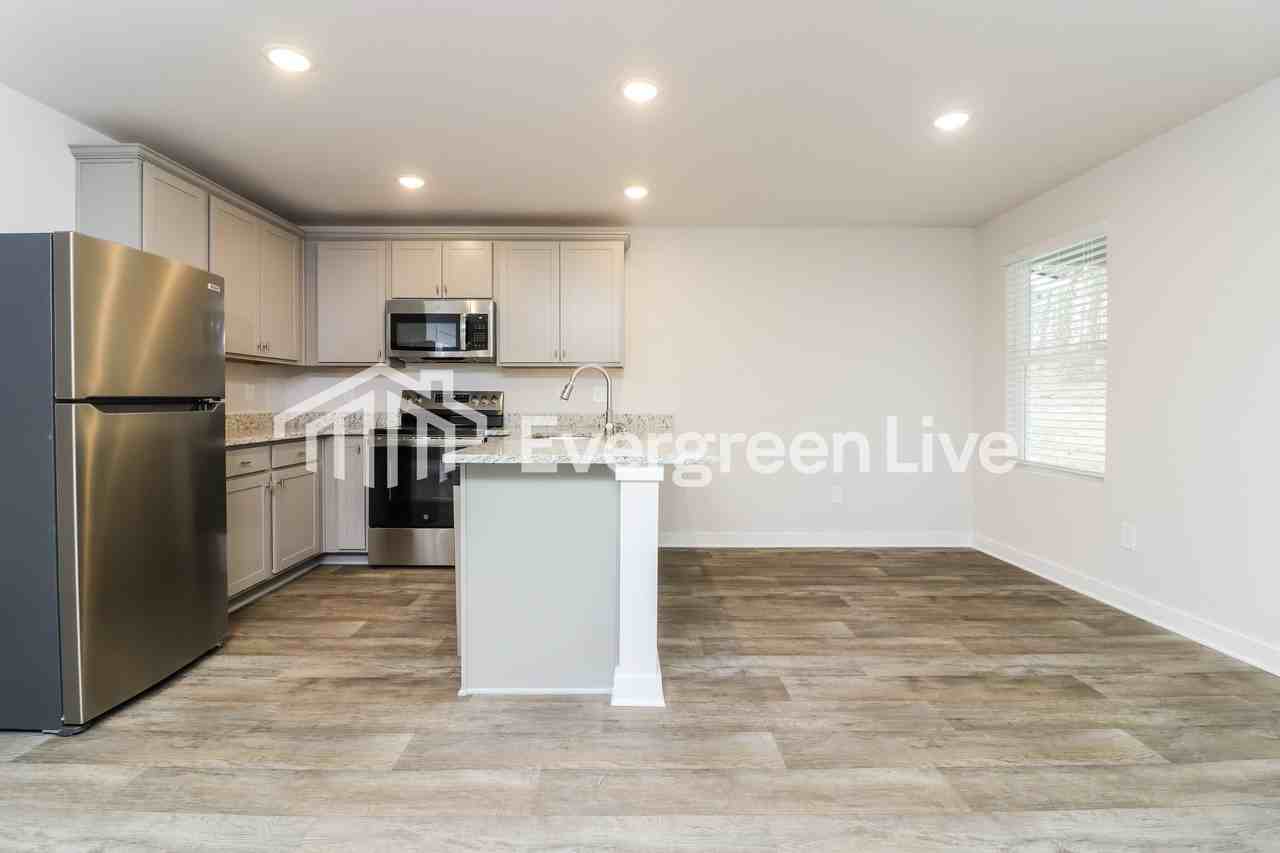 4830 Station Ln - Photo 5 of 10