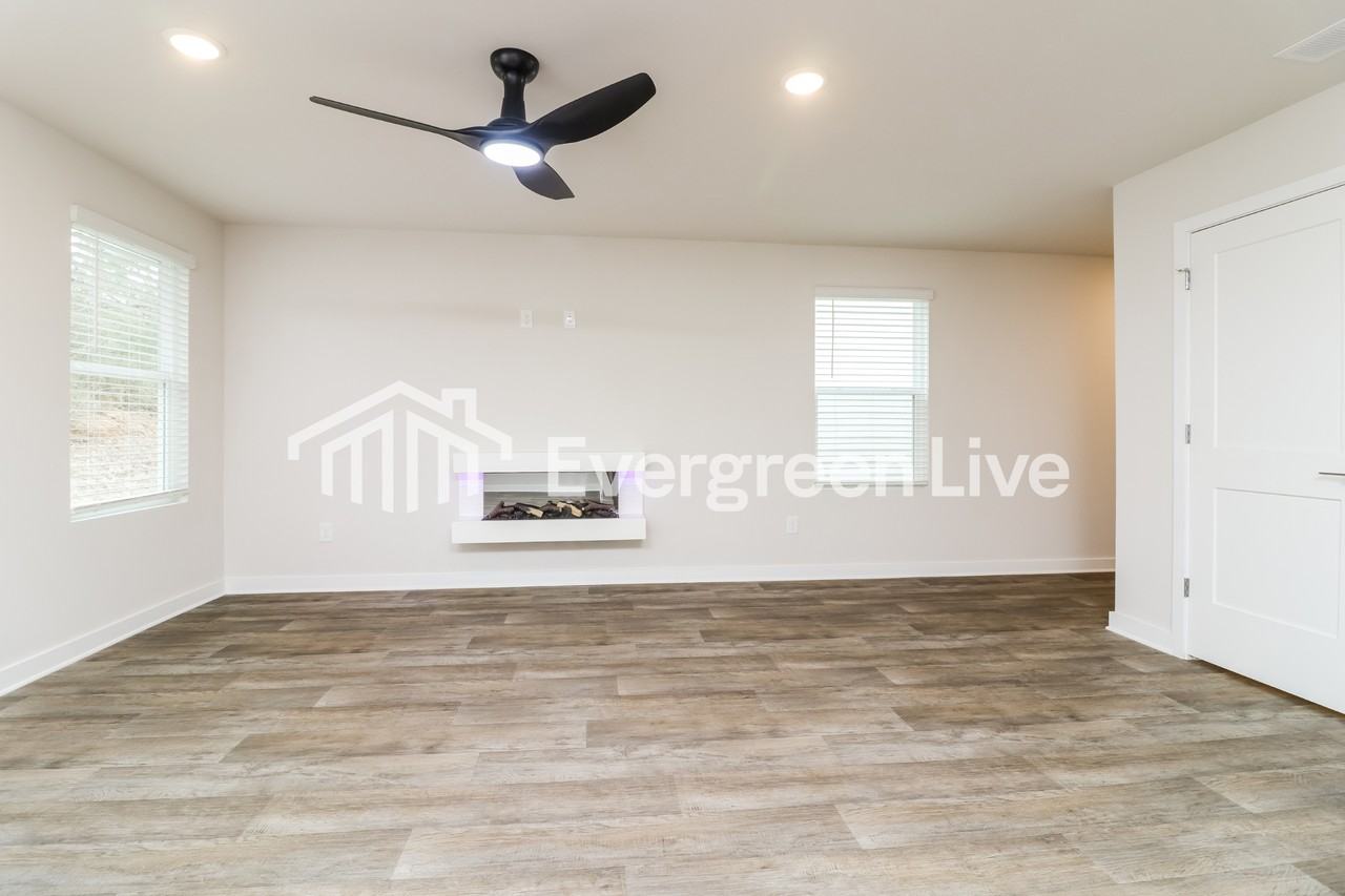 4830 Station Ln - Photo 3 of 10