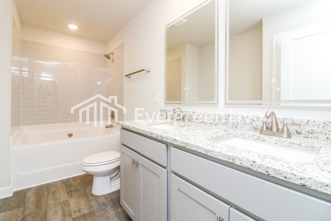 4830 Station Ln - Photo 6 of 10