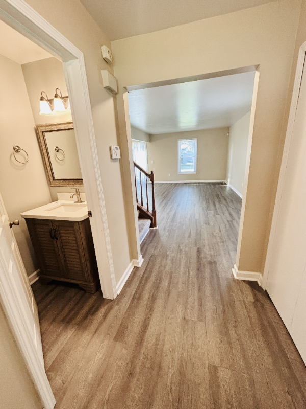 116 Regents Dr - Photo 5 of 24