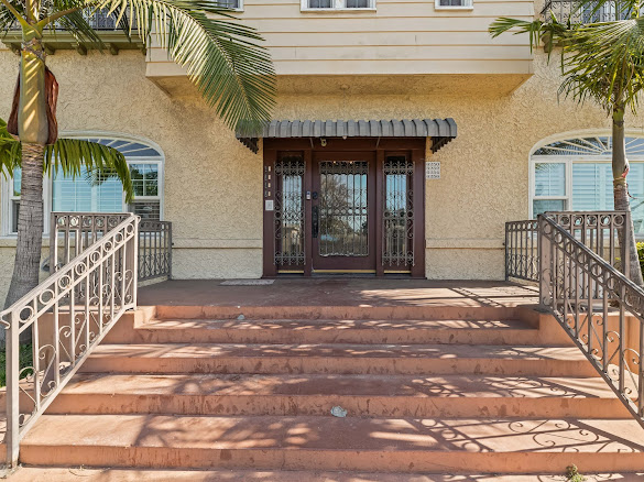 6250 S Van Ness Ave #1 - Photo 2 of 25