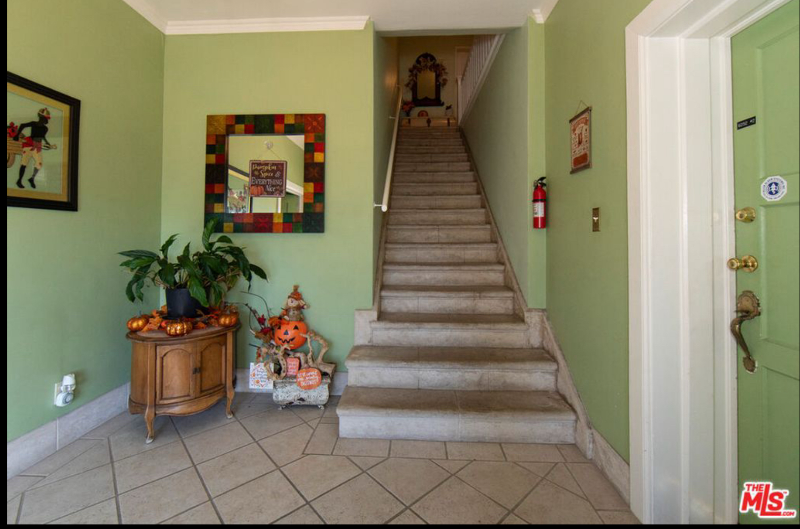 6250 S Van Ness Ave #1 - Photo 3 of 25