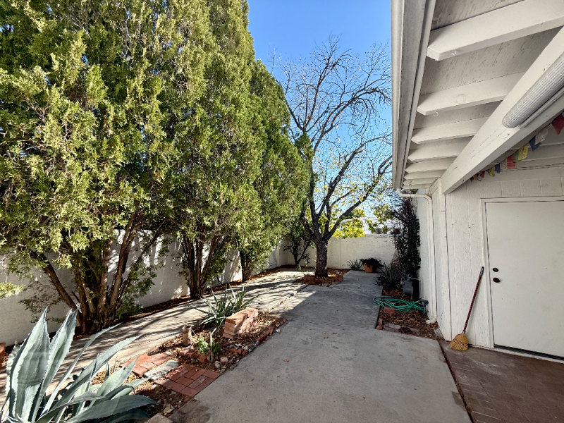 4820 E Fort Lowell Rd #J - Photo 5 of 25