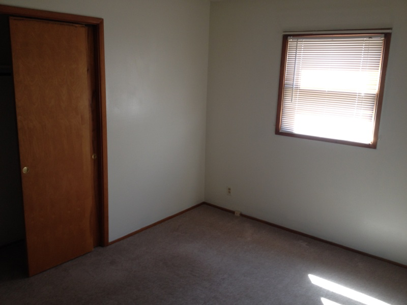 1021 Valley Dr Nw - Photo 4 of 14