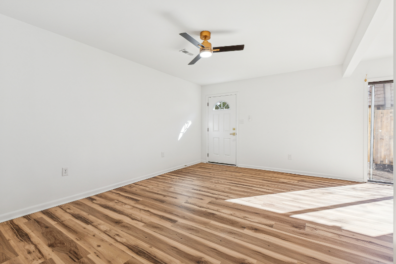 1561 Malibu Pl - Photo 3 of 20