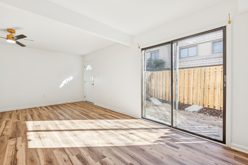 1561 Malibu Pl - Photo 4 of 20