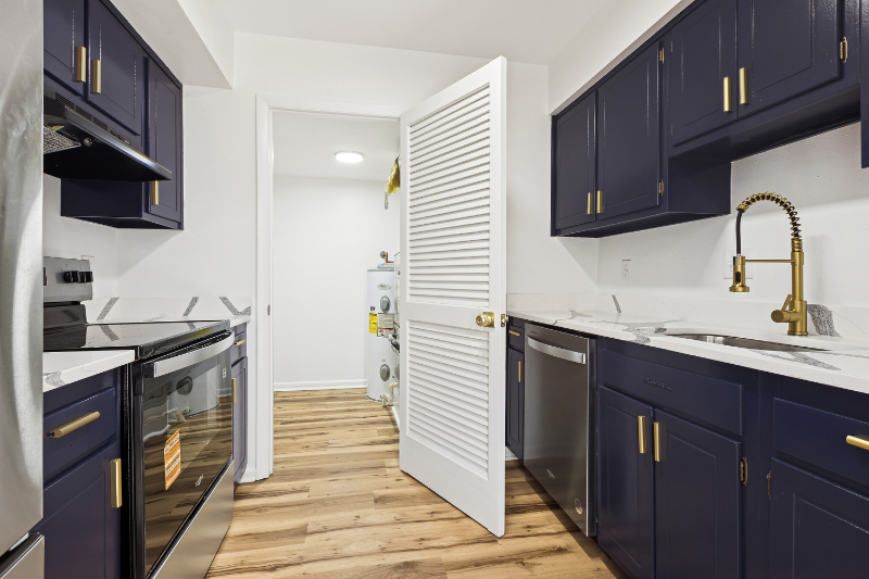 1561 Malibu Pl - Photo 5 of 20