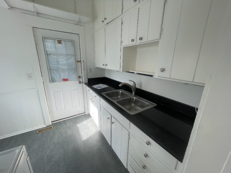 221 N Davison St #1 - Photo 2 of 7