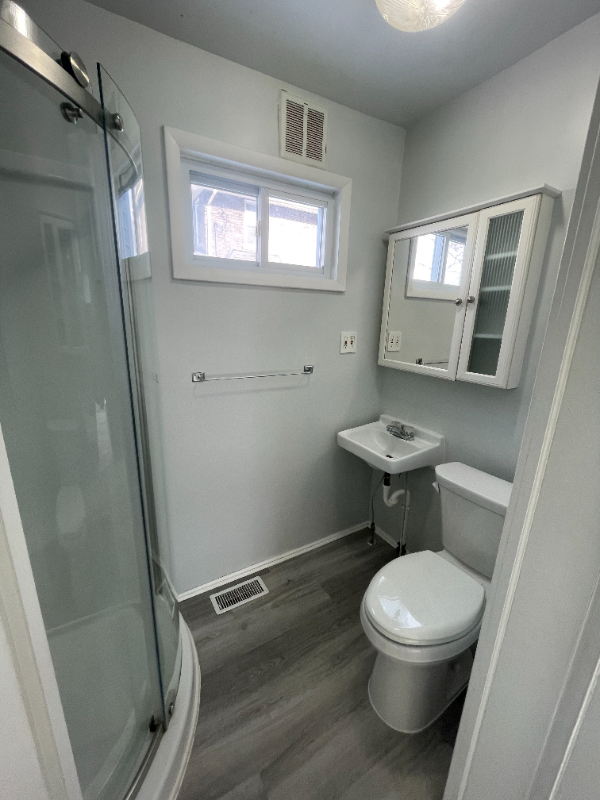 221 N Davison St #1 - Photo 4 of 7