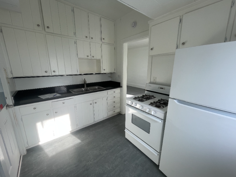 221 N Davison St #1 - Photo 6 of 7